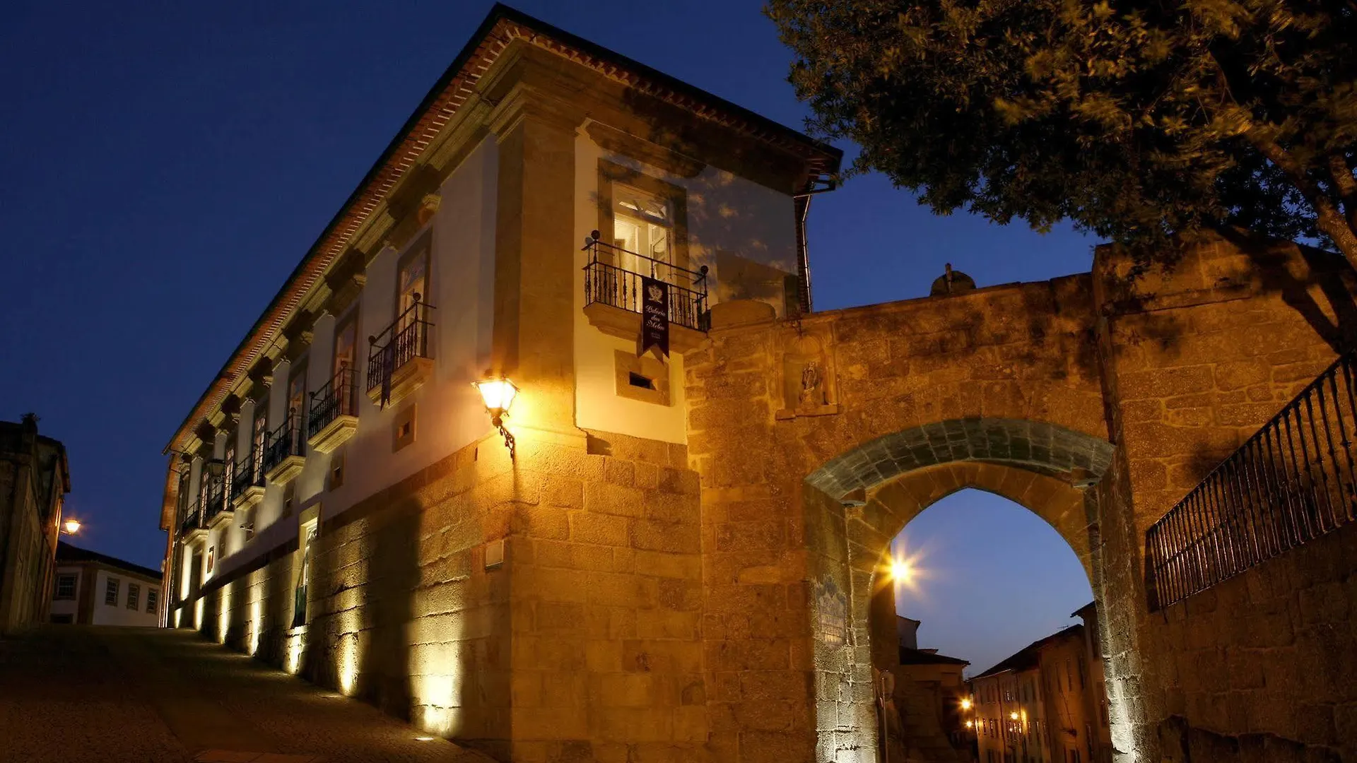 Montebelo Palacio Dos Melos Viseu Historic Hotel